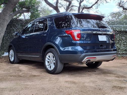 Blue Jeans Metallic 2016 Ford Explorer XLT