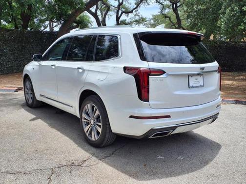2022 Cadillac XT6 Premium Luxury FWD