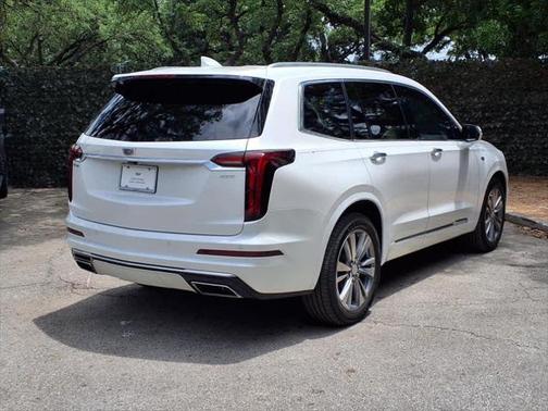 2022 Cadillac XT6 Premium Luxury FWD
