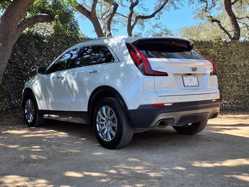 2022 Cadillac XT4 Premium Luxury