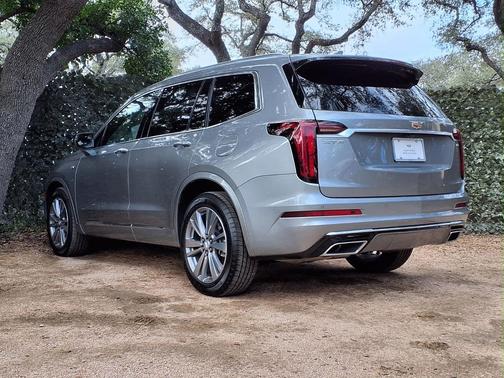 2025 Cadillac XT6 Premium Luxury FWD