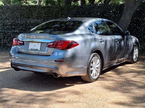 2018 INFINITI Q70 3.7 LUXE