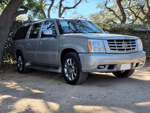 2004 Cadillac Escalade ESV Base