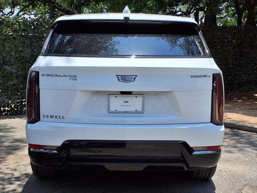 2025 Cadillac Escalade IQ Sport 2