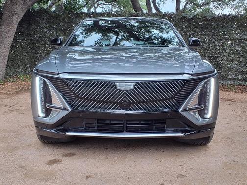 Argent Silver Metallic 2025 Cadillac LYRIQ Luxury