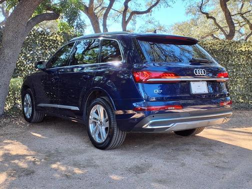 2024 Audi Q7 45 Premium Plus