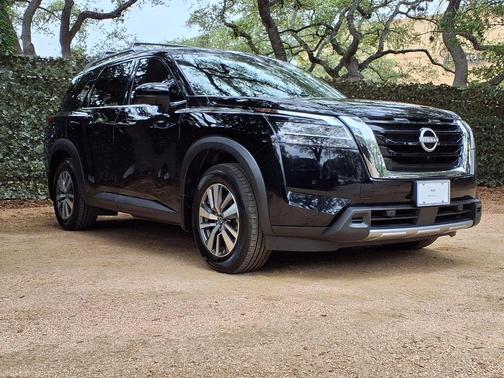 Super Black 2023 Nissan Pathfinder SL