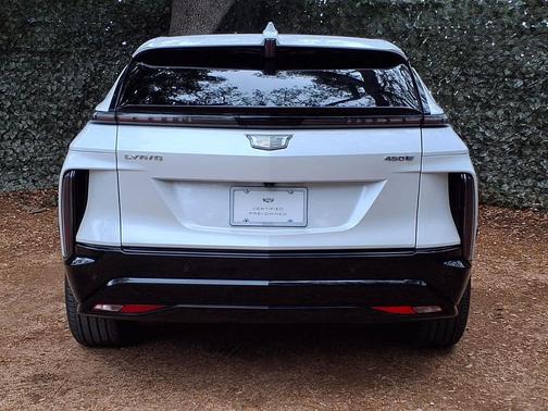 Crystal White Tricoat 2024 Cadillac LYRIQ Sport