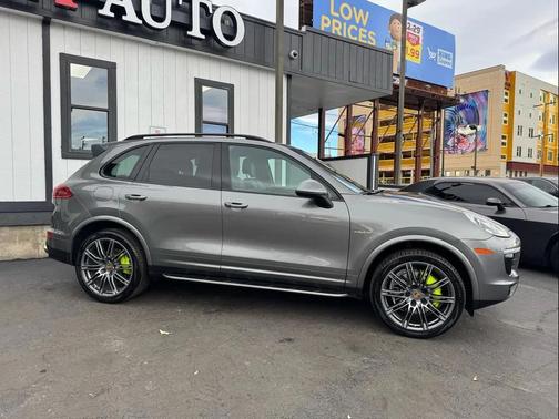 2016 Porsche Cayenne Cayenne S E-Hybrid