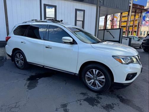 2017 Nissan Pathfinder SL