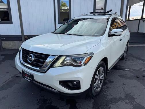 2017 Nissan Pathfinder SL