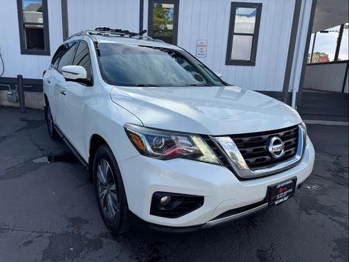 2017 Nissan Pathfinder SL