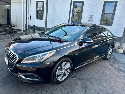 2017 Hyundai SONATA Hybrid Limited