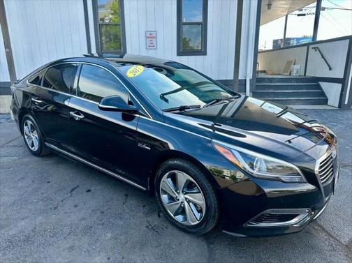 2017 Hyundai SONATA Hybrid Limited