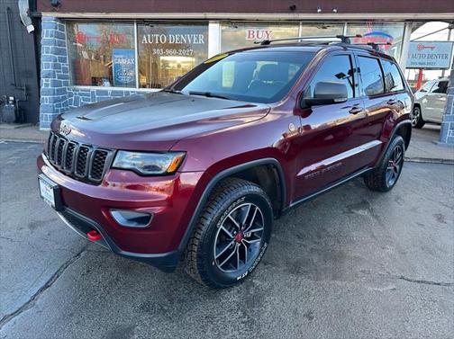 Photo 3 of 25 of 2017 Jeep Grand Cherokee Trailhawk