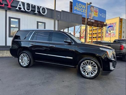 2017 Cadillac Escalade Platinum