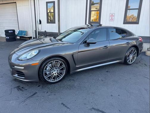 2016 Porsche Panamera 4