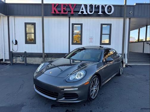 2016 Porsche Panamera 4