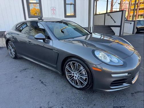 2016 Porsche Panamera 4