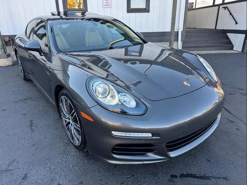 2016 Porsche Panamera 4