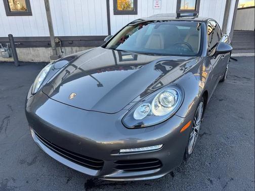 2016 Porsche Panamera 4