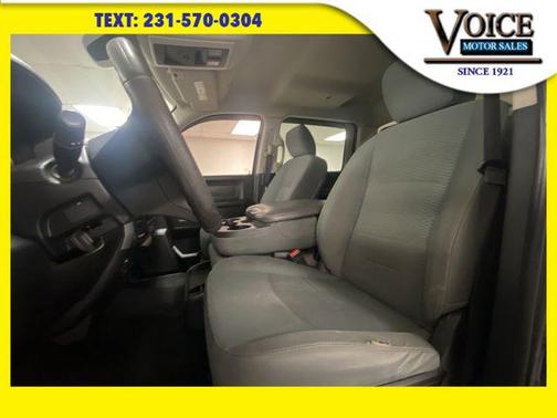 2017 RAM 2500 Tradesman Crew Cab 4x4 6'4' Box