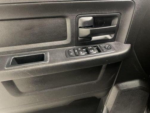 2017 RAM 2500 Tradesman Crew Cab 4x4 6'4' Box