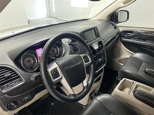 2015 Chrysler Town & Country Touring-L