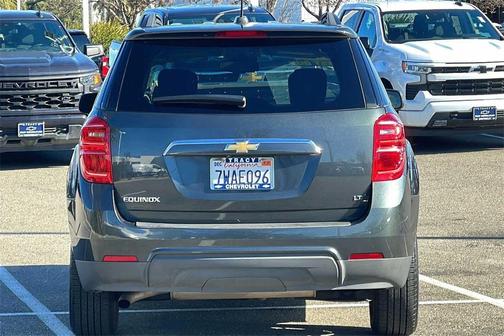 Photo 5 of 38 of 2017 Chevrolet Equinox LT