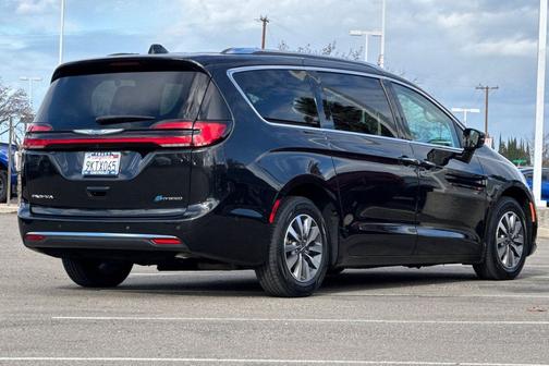 2021 Chrysler Pacifica Hybrid Touring L