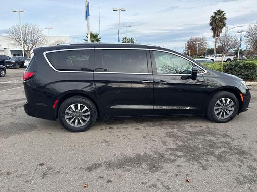 2021 Chrysler Pacifica Hybrid Touring L