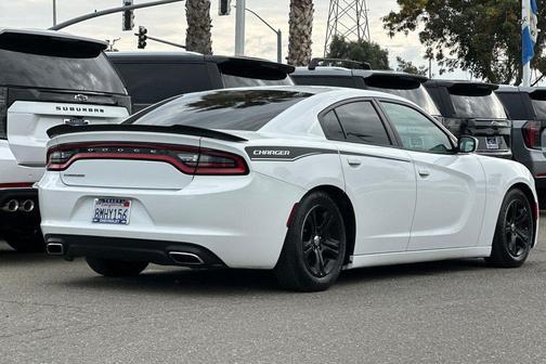2017 Dodge Charger SE
