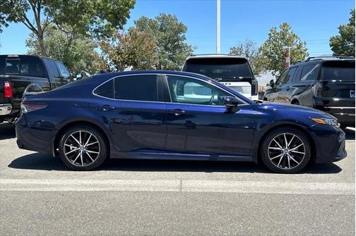 2022 Toyota Camry SE