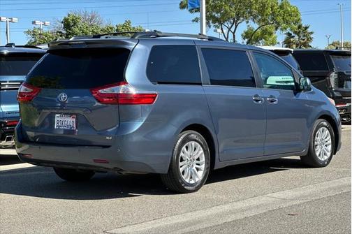 2017 Toyota Sienna XLE