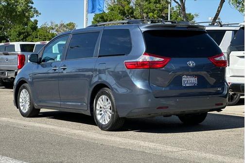 2017 Toyota Sienna XLE