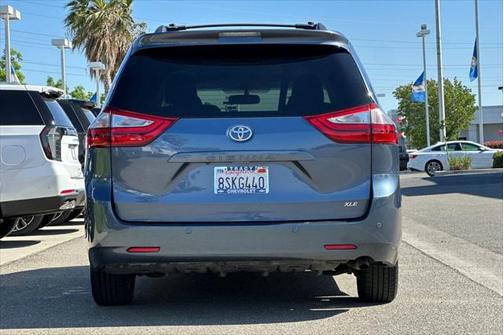 2017 Toyota Sienna XLE