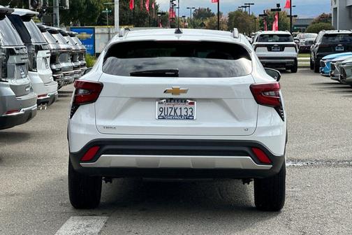 2025 Chevrolet Trax LT