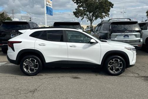 2025 Chevrolet Trax LT