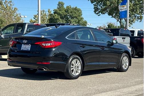 2017 Hyundai SONATA SE