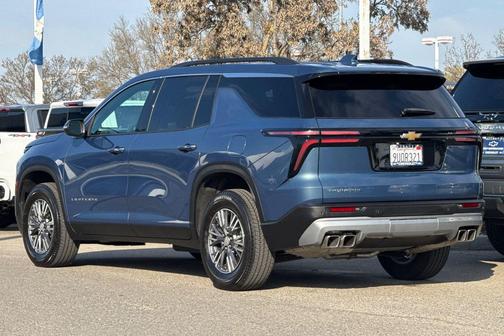 2025 Chevrolet Traverse LT