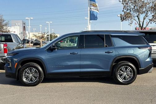 2025 Chevrolet Traverse LT
