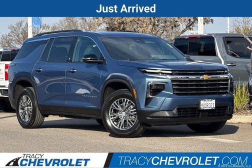 2025 Chevrolet Traverse LT