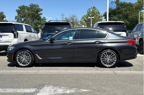 2017 BMW 540 540i