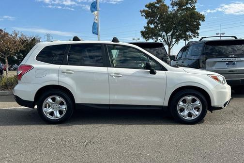2016 Subaru Forester 2.5i