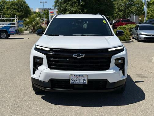 Summit White 2026 Chevrolet Traverse LT