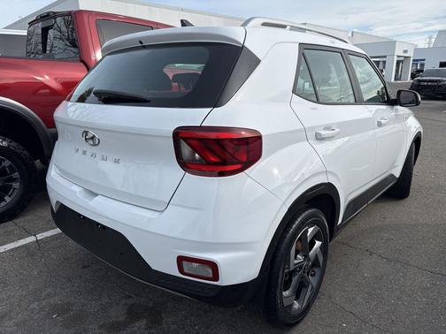 2021 Hyundai VENUE SEL