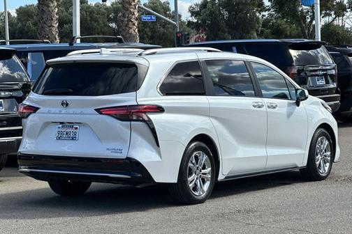 2022 Toyota Sienna Platinum 7 Passenger