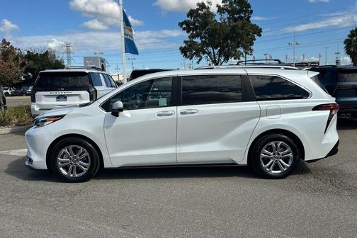 2022 Toyota Sienna Platinum 7 Passenger
