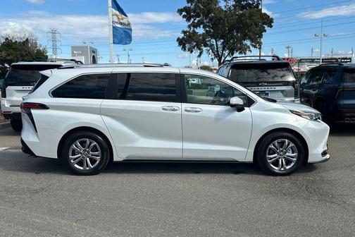 2022 Toyota Sienna Platinum 7 Passenger
