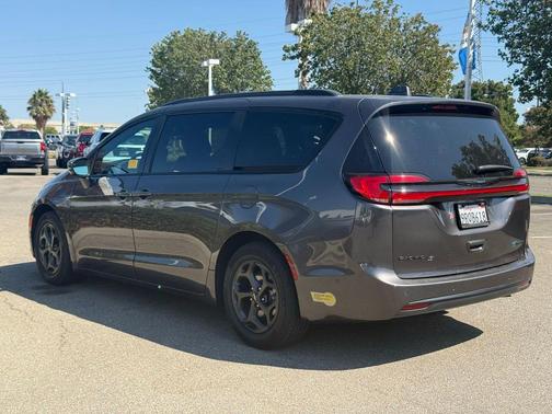 2021 Chrysler Pacifica Hybrid Limited